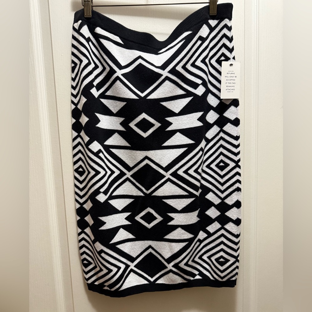 NWT Eloquii intarsia black and white sweater knit skirt. Size 18/20